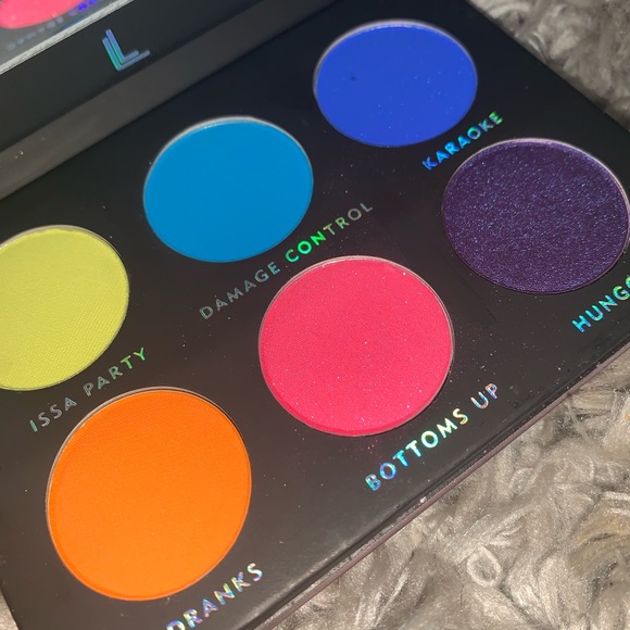 Laura Lee Party Animal eyeshadow palette - Picture 3 of 4